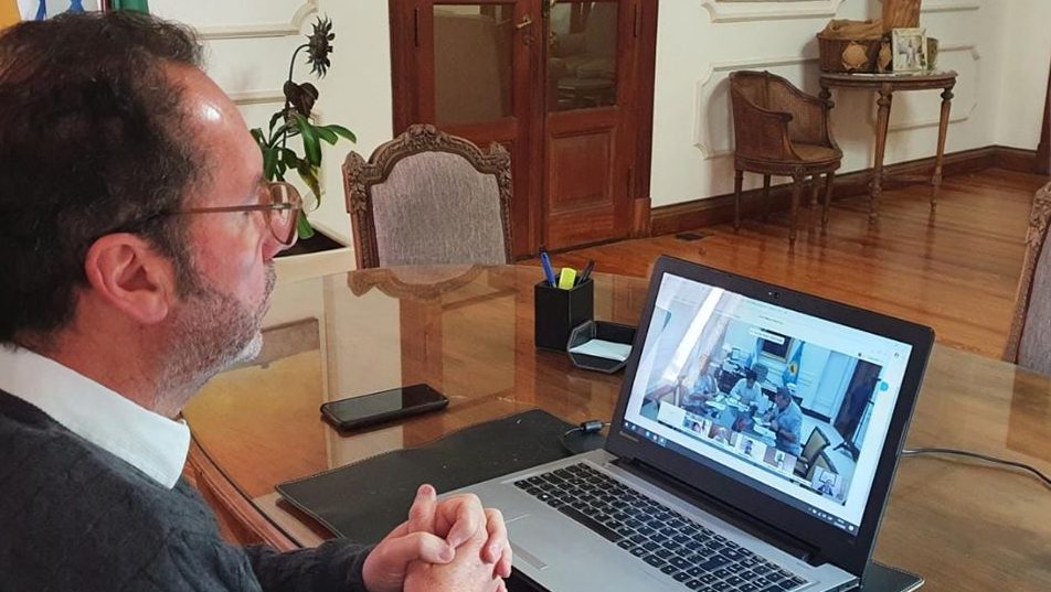 Intendente de Carlos Casares en videoconferencia con el Gobernador Axel Kicilliof