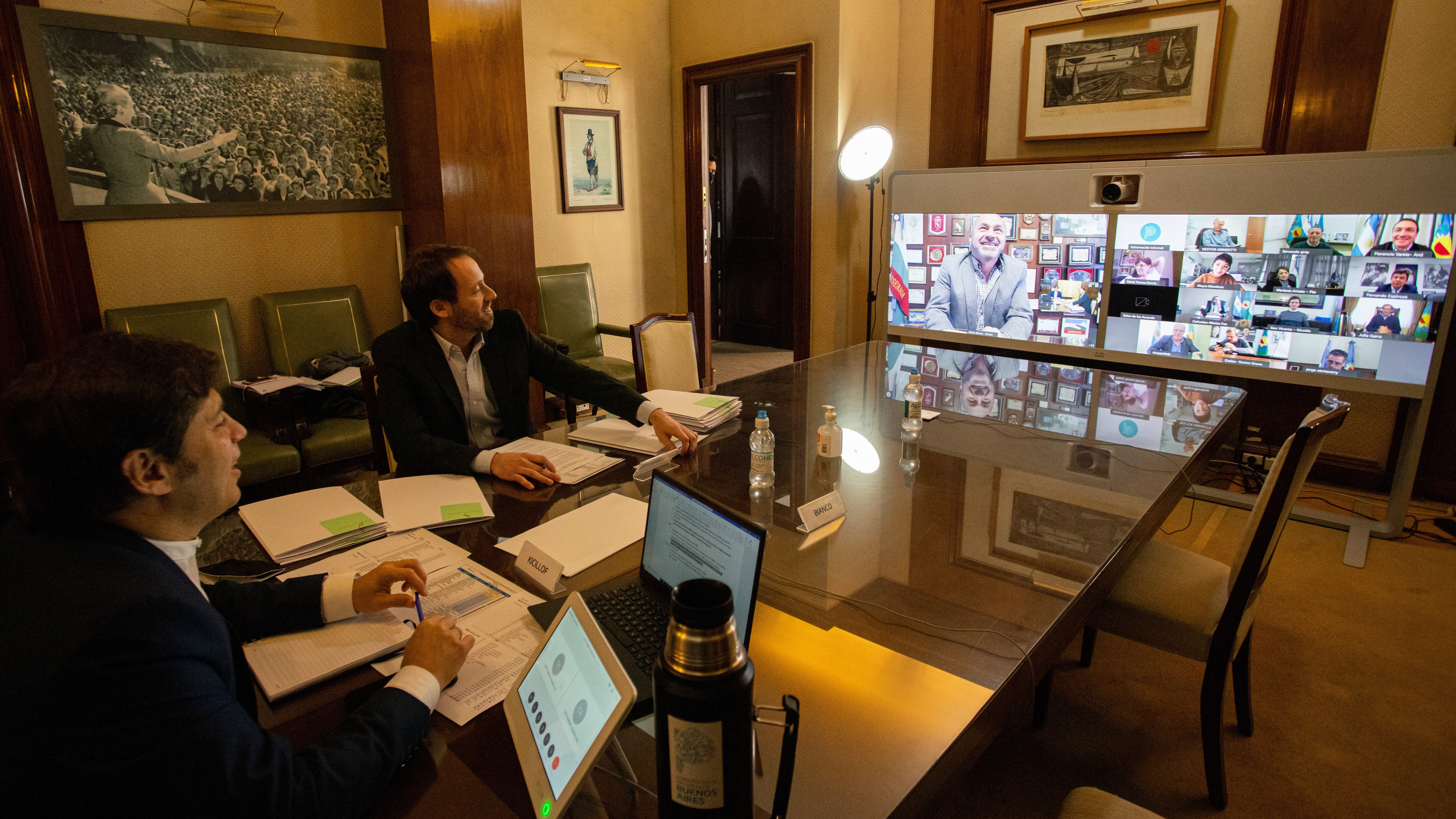 <span style='font-size: 14px;'>Firma de Convenio de Asistencia Financiera, vía teleconferencia, con la tercera sección, estuvieron también presentes el jefe de Gabinete, Carlos Bianco, y la ministra de Gobierno, Teresa García.</span>