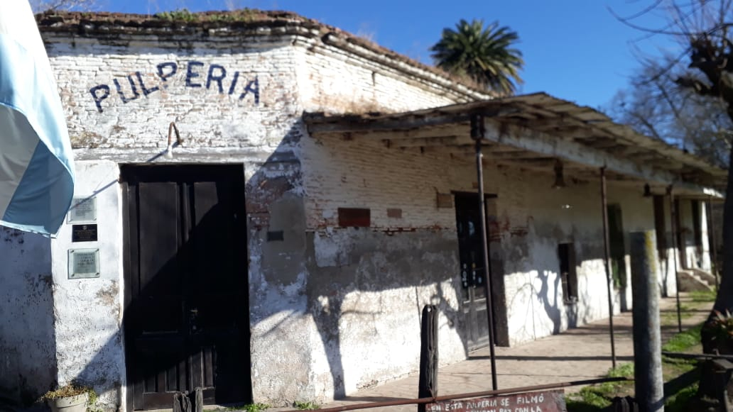  Pulpería Cacho Di Catarina de la localidad de Mercedes, provincia de Buenos Aires. Construida en 1830, aún conserva su fachada original.