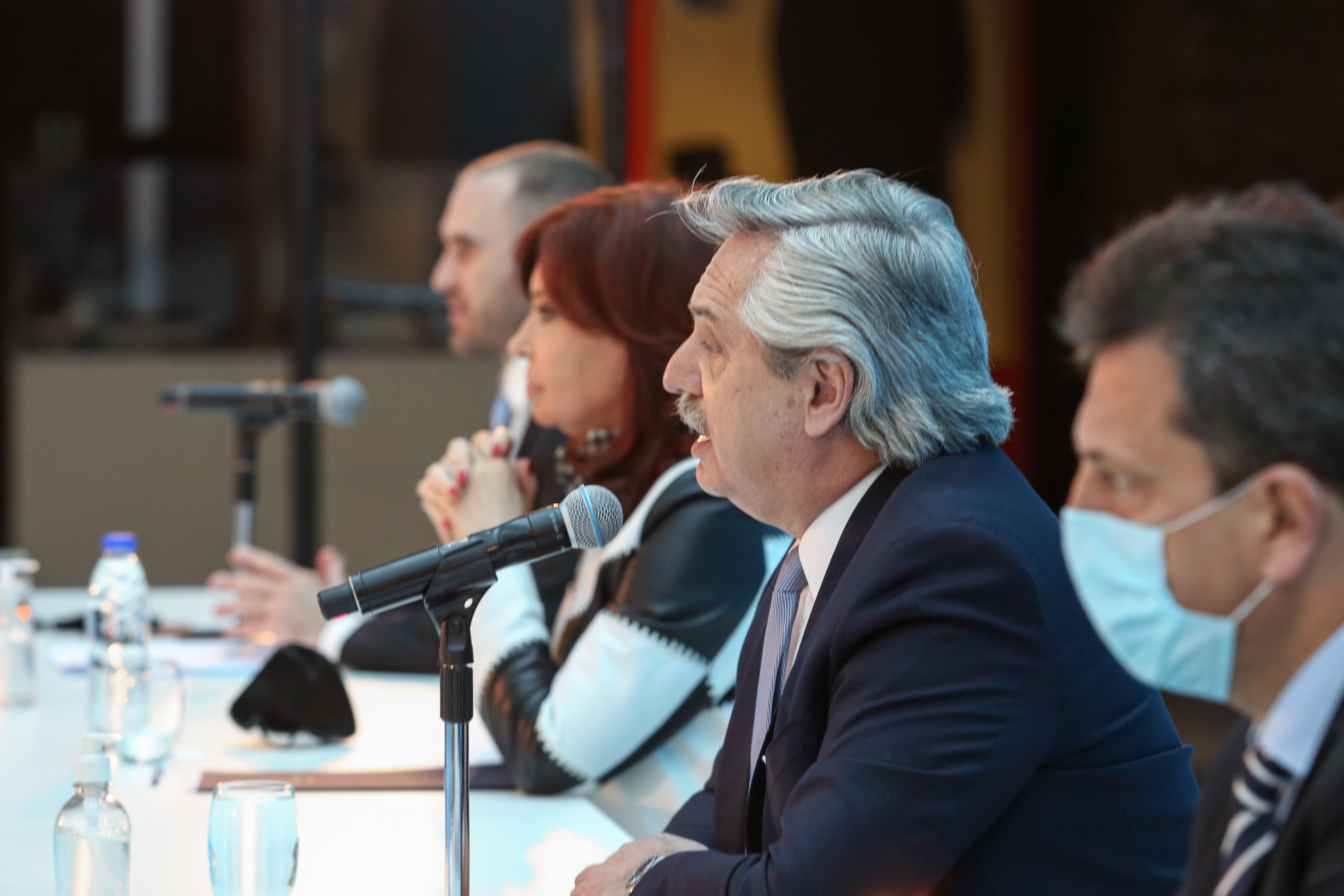  En la foto el ministro de Economía, Martín Guzmán, la vicepresidente, Cristina Fernández, el presidente, Alberto Fernández y el presidente de la Cámara de Diputados, Sergio Massa. Foto: Prensa Casa Rosada