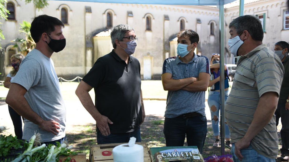  El evento se realizó en un campo al costado de la calle 615, donde se pudo exponer todo lo que los productores venían trabajando en los últimos meses.