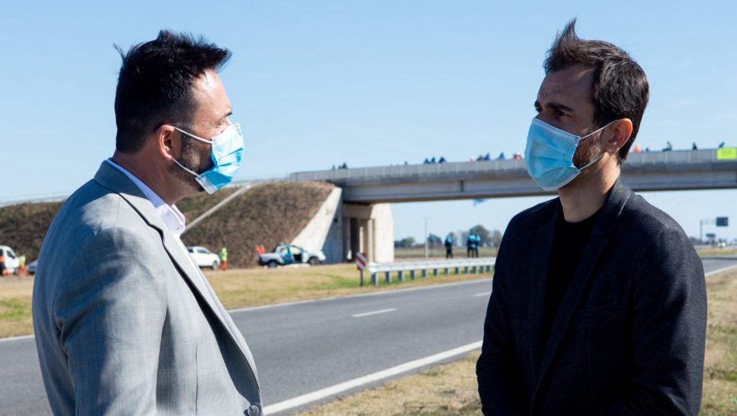 El intendente de Chacabuco, Víctor Aiola, junto a su par de Junín, Pablo Petrecca. Foto Municipio de Chacabuco
