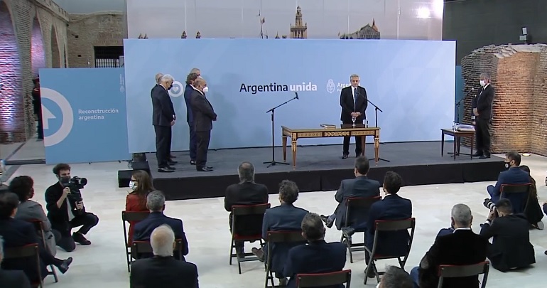  Reconociendo que el movimiento político escucha la voz del pueblo, el Presidente oficializó a los nuevos funcionarios.