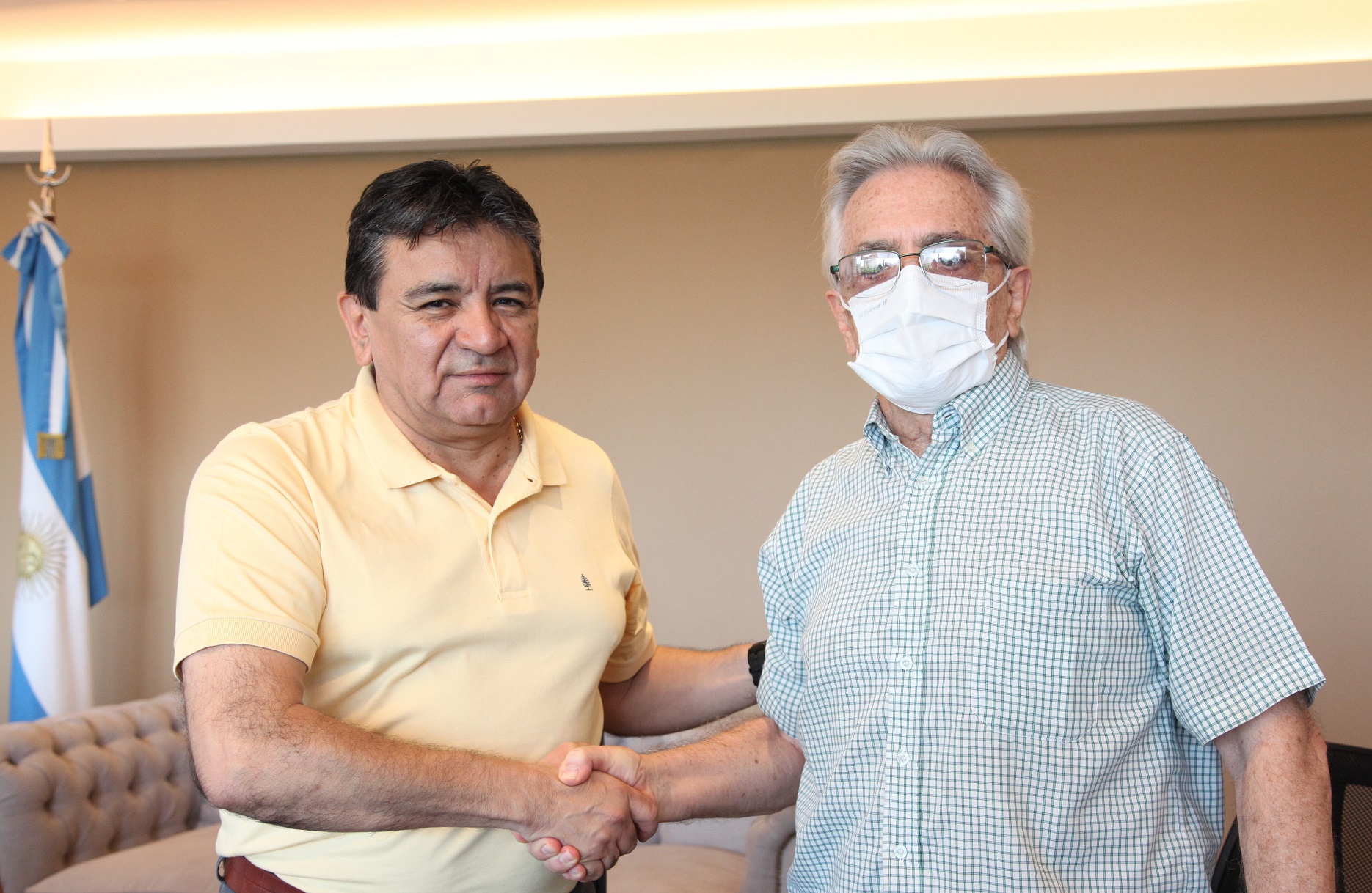  José Voytenco (UATRE) presidente saliente junto a Roberto Buser, presidente entrante del Renatre por Coninagro. Foto: Renatre.