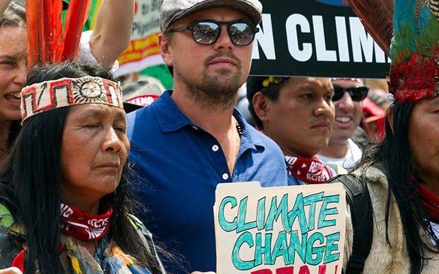  Leonardo DiCaprio, actor y activista ambiental, participando de marcha contra el cambio climático en Nueva York.